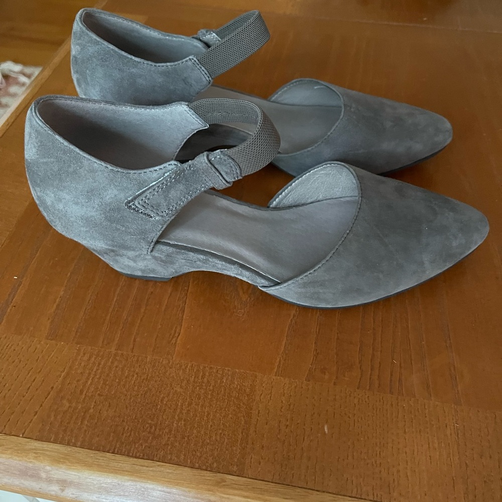 Eileen Fisher grey suede heels